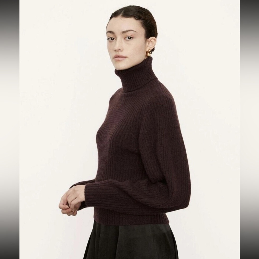 Vince Ribbed Cashmere Open Back Turtleneck Sweater in Plum— Women’s Medium